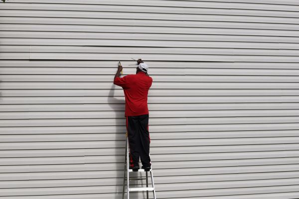 Loose Siding Repair in Santa Fe